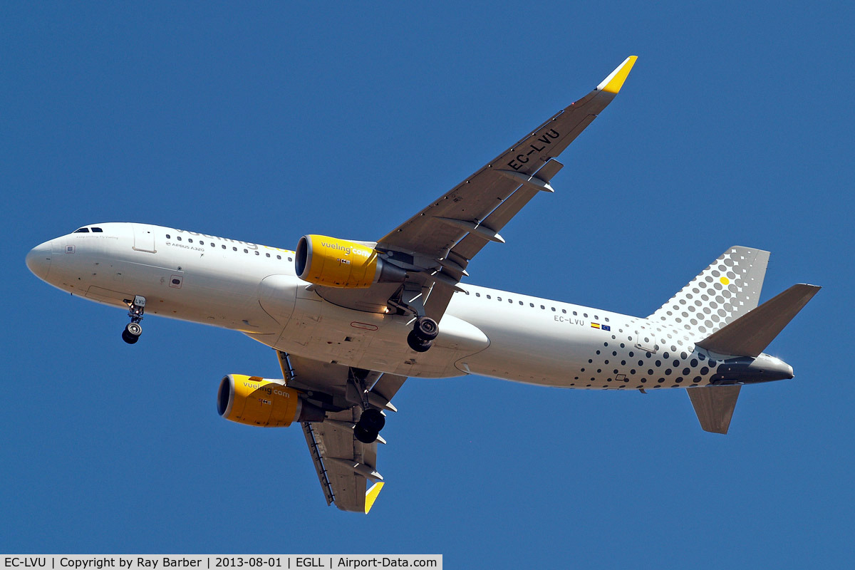 EC-LVU, 2013 Airbus A320-214 C/N 5616, Airbus A320-214[SL] [5616] (Vueling Airlines) Home~G 01/08/2013. On approach 27R.