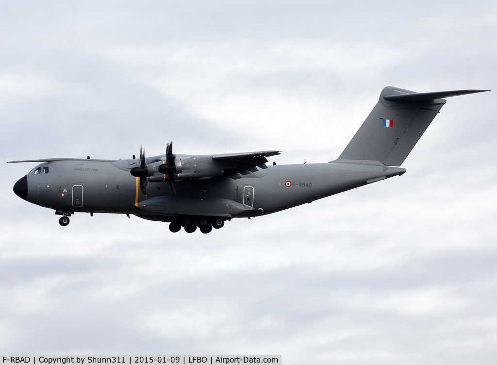 F-RBAD, 2014 Airbus A400M Atlas C/N 011, Passing by LFBO Airport to make a go around for exercices...