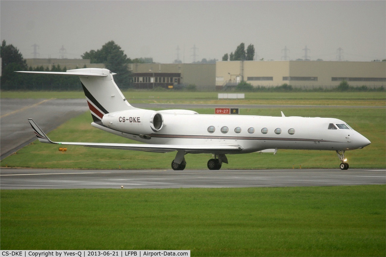 CS-DKE, 2005 Gulfstream Aerospace GV-SP (G550) C/N 5094, Gulfstream Aerospace G-V-SP Gulfstream G550, Taxiing after landing, Paris-Le Bourget airport (LFPB-LBG)