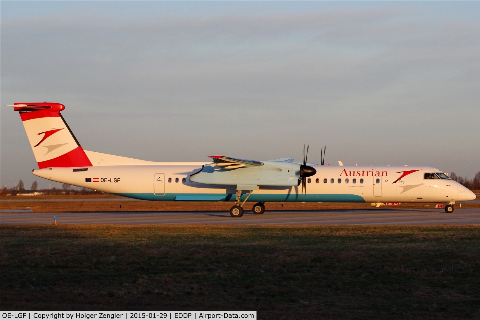 OE-LGF, 2002 De Havilland Canada DHC-8-402Q Dash 8 C/N 4068, Morning shuttle to VIE on taxi along twy A7 down to rwy 26R....