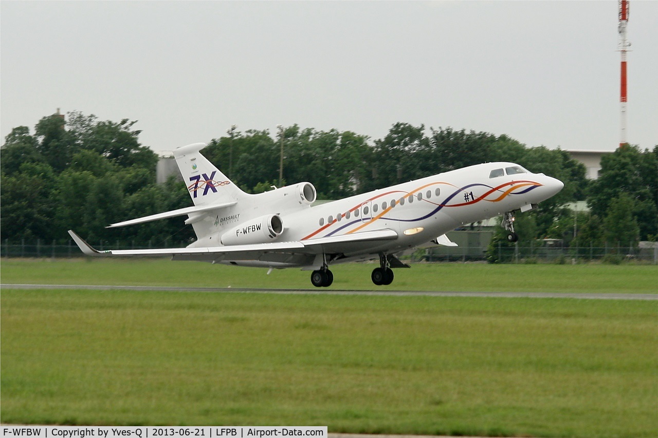 F-WFBW, 2005 Dassault Falcon 7X C/N 001, Dassault Falcon 7X, Take off rwy 03, Paris-Le Bourget (LFPB-LBG) Air Show 2013