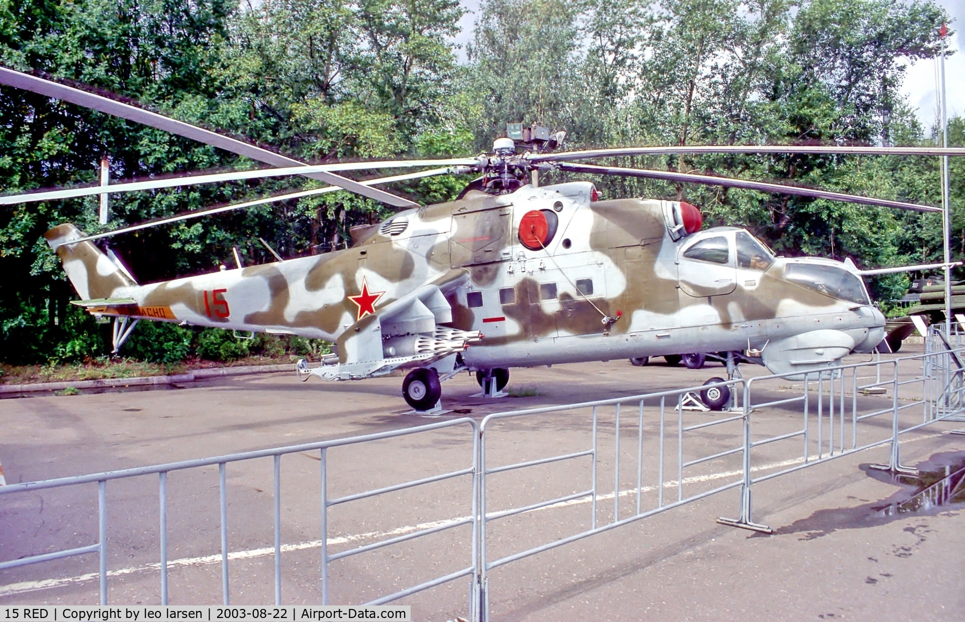 15 RED, Mil Mi-24P C/N 04274, Central Museum of the great patriotic war.Moscow
22.8.03