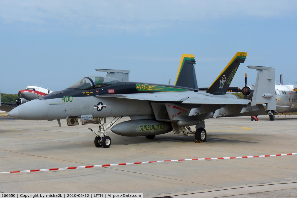 166650, Boeing F/A-18E Super Hornet C/N E113, Parked