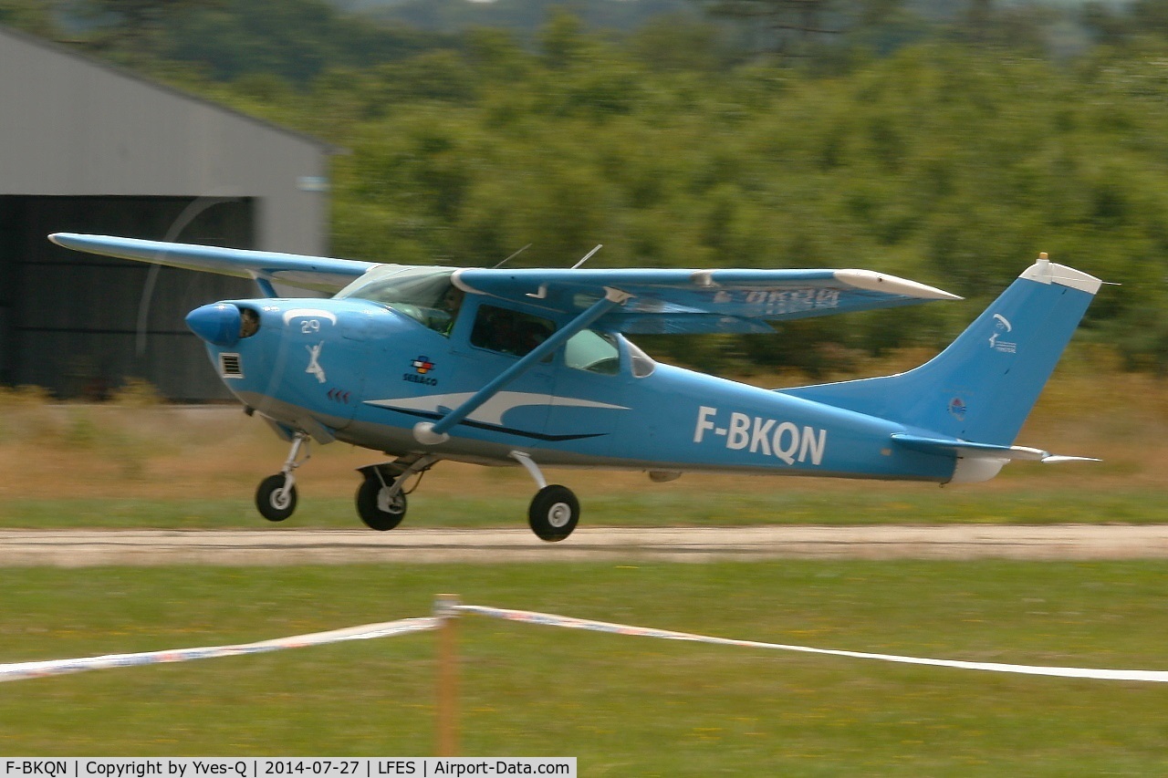 F-BKQN, Cessna 182F Skylane C/N 18254493, Cessna 182F Skylane, Take off rwy 03, Guiscriff airfield (LFES) open day 2014