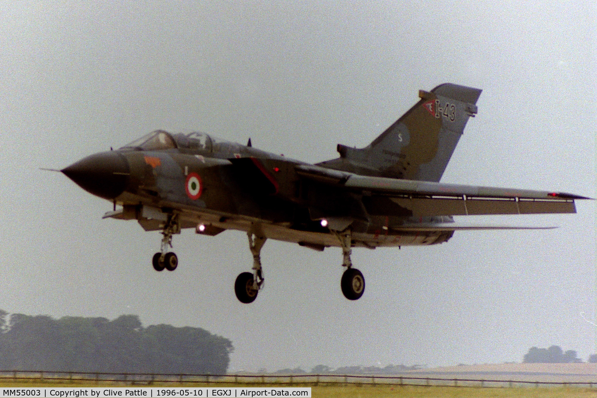 MM55003, Panavia Tornado IDS(T) C/N 108/IST004/5009, Landing at RAF Cottesmore in May 1996 whilst coded I-43 with the based TTTE
