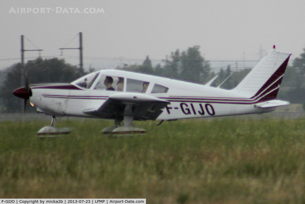 F-GIJO, Piper PA-28 180 C/N 25-5776, Taxiing