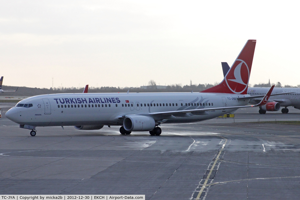 TC-JYA, 2011 Boeing 737-9F2/ER C/N 40973, Taxiing