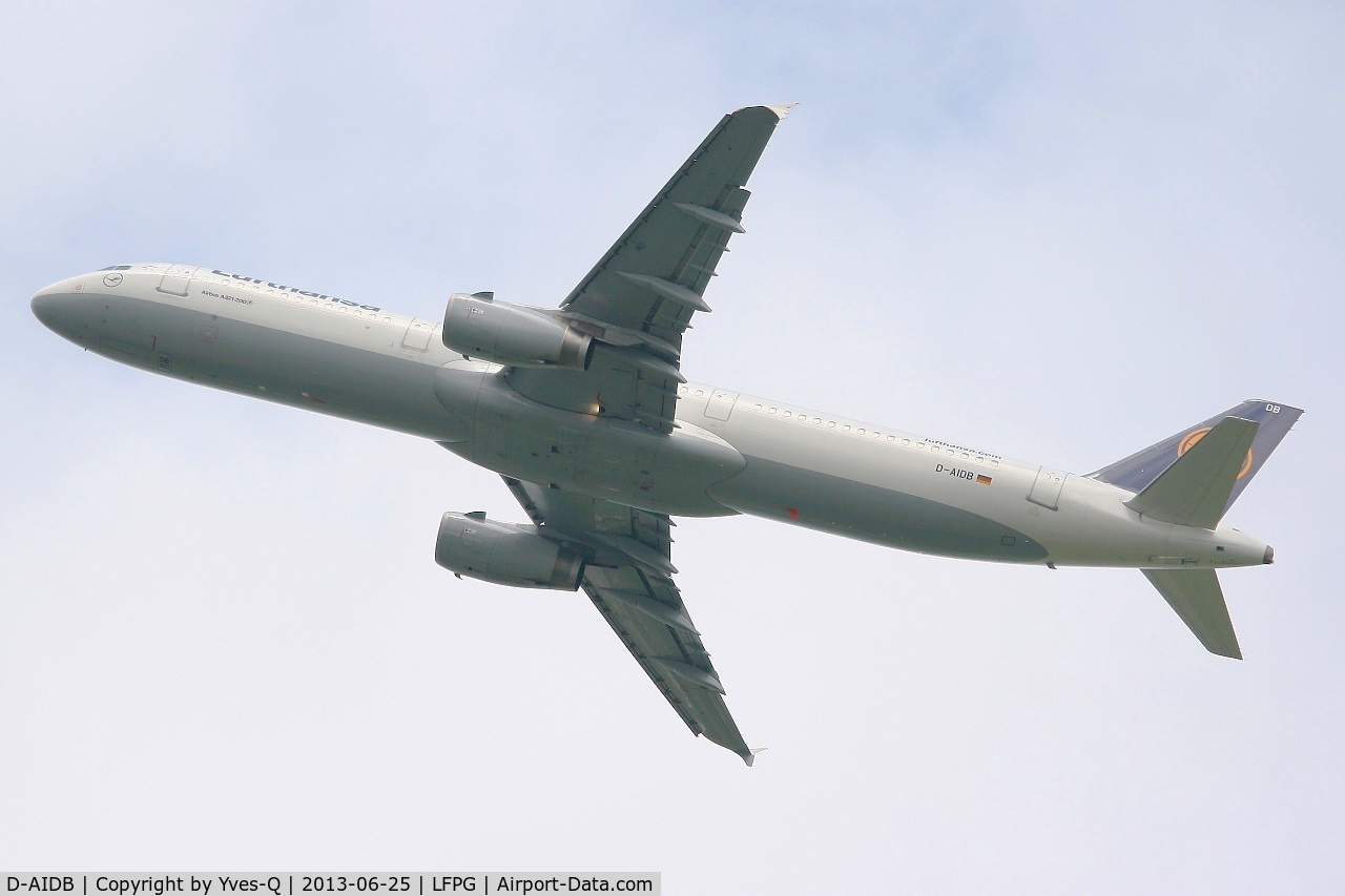 D-AIDB, 2010 Airbus A321-231 C/N 4545, Airbus A321-231, Take off rwy 27L, Roissy Charles De Gaulle airport (LFPG-CDG)