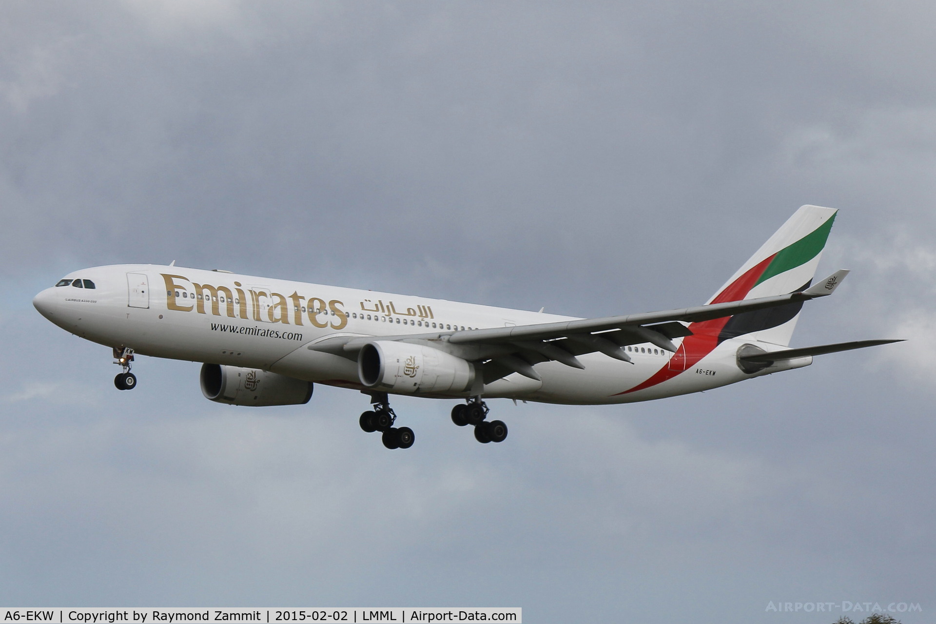 A6-EKW, 1999 Airbus A330-243 C/N 316, A330 A6-EKW Emirates Airlines