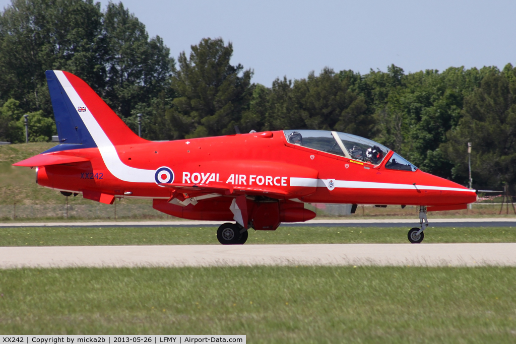 XX242, 1978 Hawker Siddeley Hawk T.1 C/N 078/312078, Taxiing