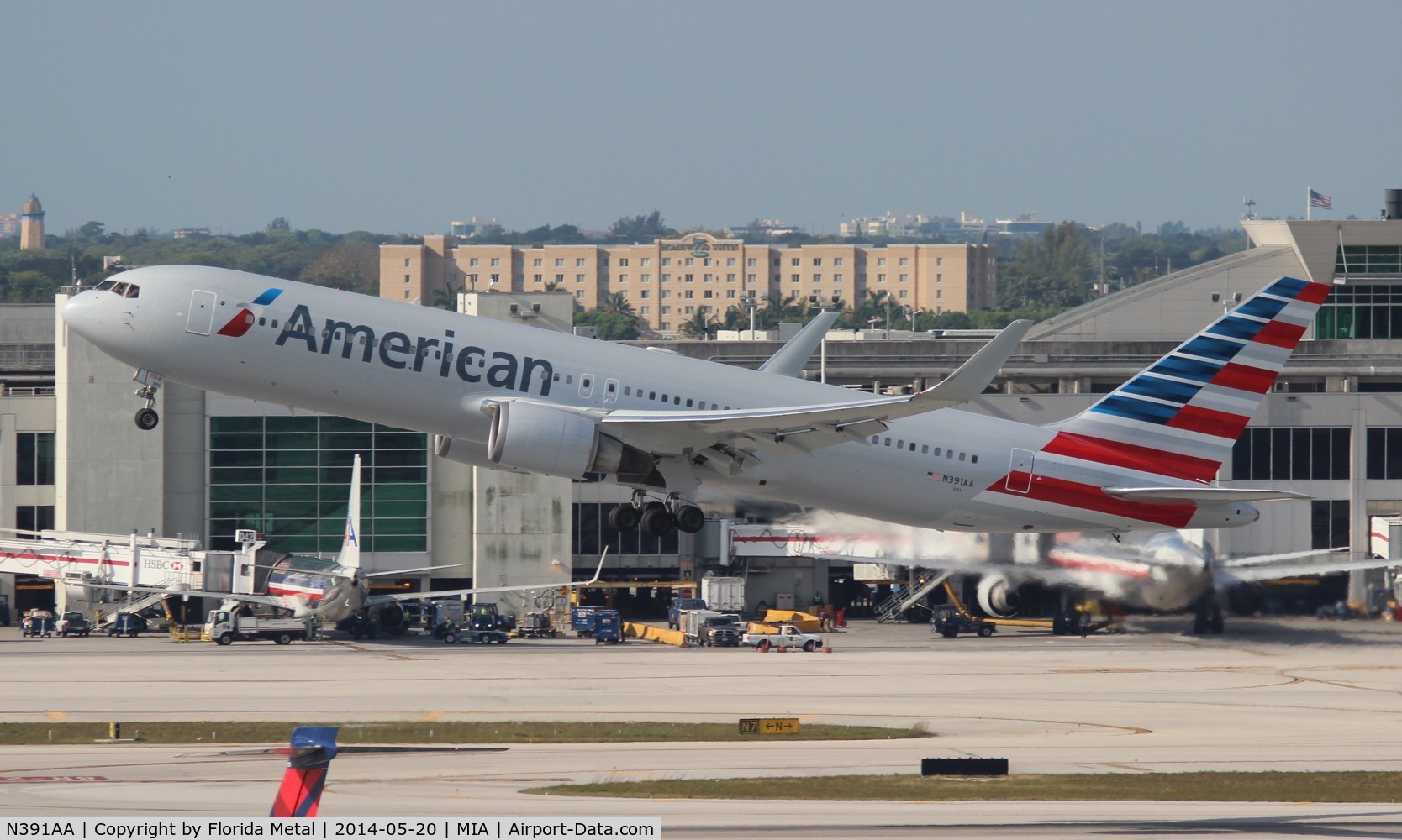 N391AA, 1995 Boeing 767-323 C/N 27451, American 767