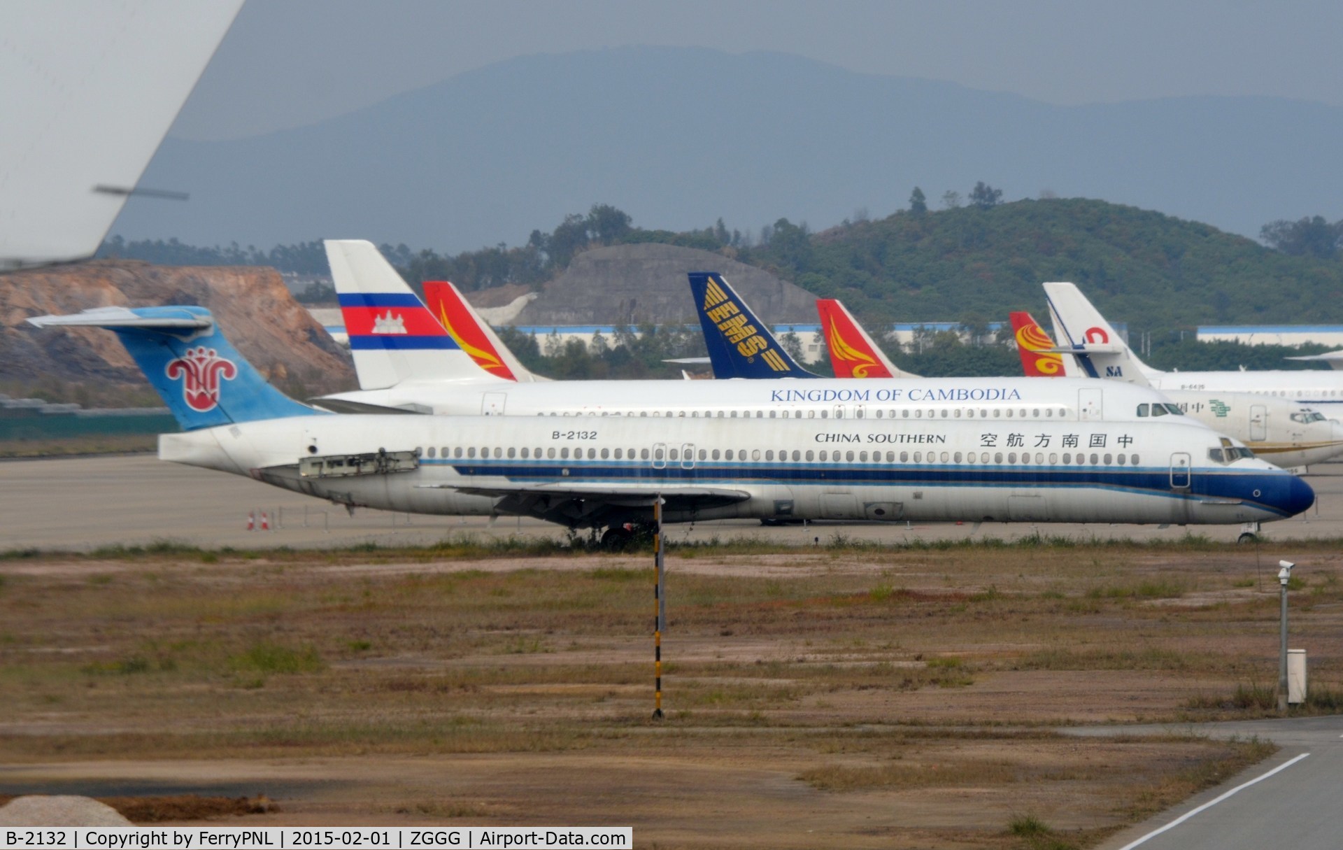 B-2132, 1990 McDonnell Douglas MD-82 (DC-9-82) C/N 49516, Decommissioned and stored at Guangzhou.