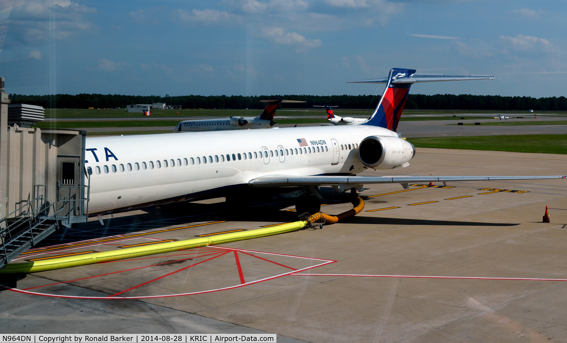 N964DN, McDonnell Douglas MD-90-30 C/N 60001, Richmond