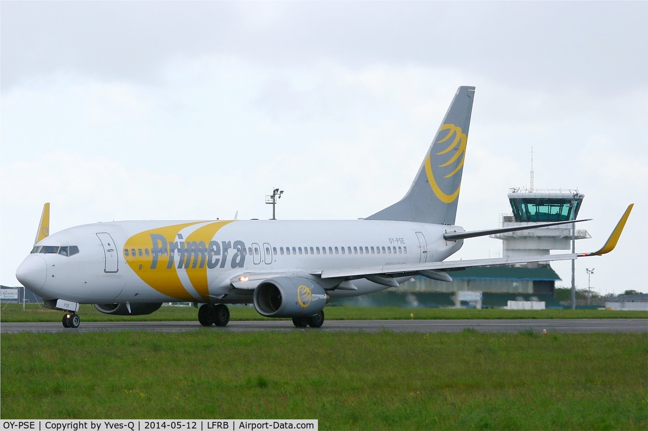 OY-PSE, 2000 Boeing 737-809 C/N 30664, Boeing 737-809, Taxiing to holding point Rwy 25L, Brest-Bretagne Airport (LFRB-BES)