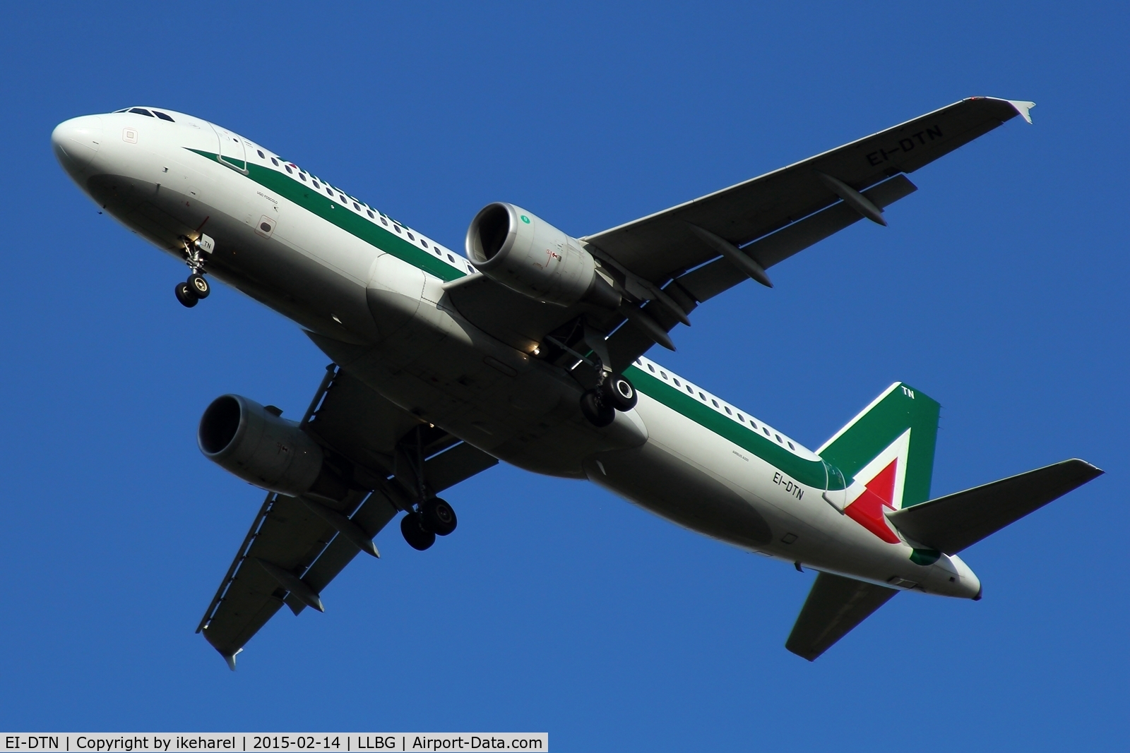 EI-DTN, 2009 Airbus A320-216 C/N 4143, Alitalia fly in from Rome, landing runway 30.