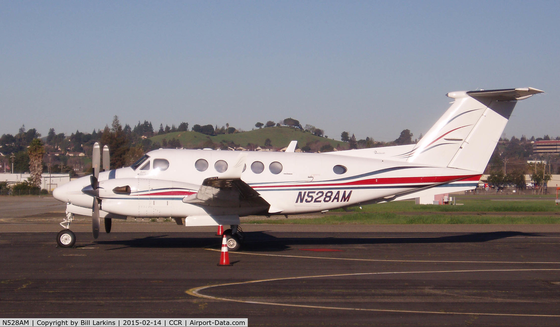 N528AM, 1985 Beech 300 Super King Air C/N FA-59, In the early morning sun.