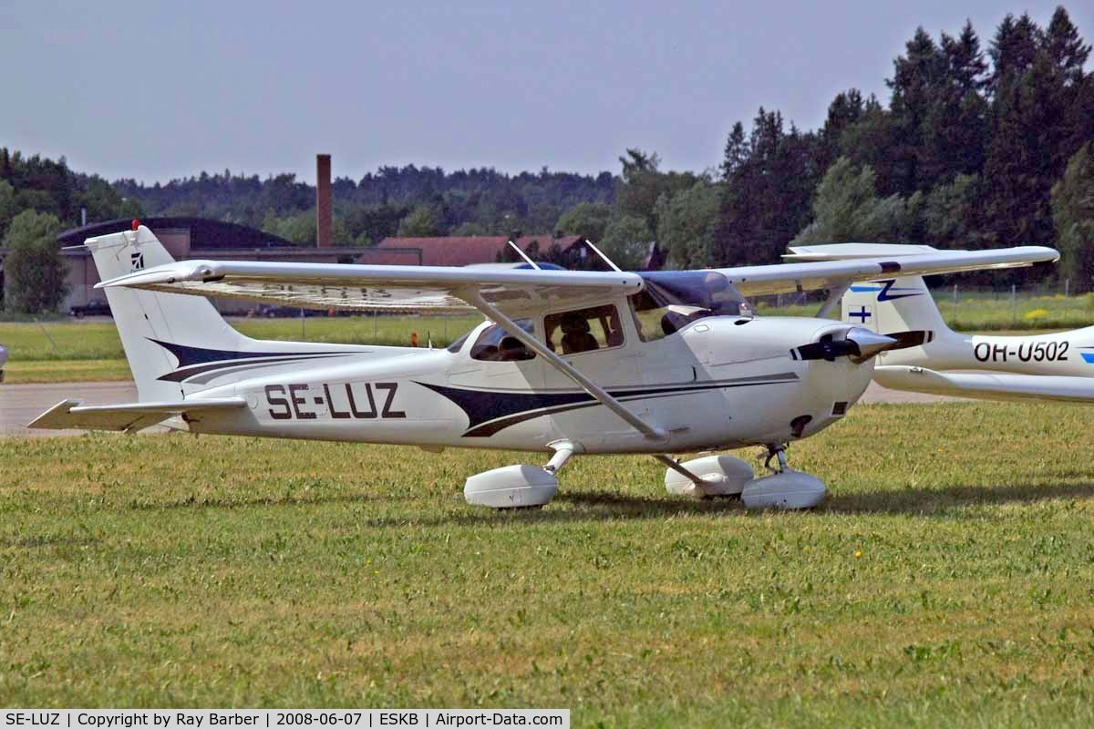 SE-LUZ, 2004 Cessna 172S C/N 172S9637, Cessna 172S Skyhawk [172S-9637] Stockholm-Barkarby~SE 07/06/2008
