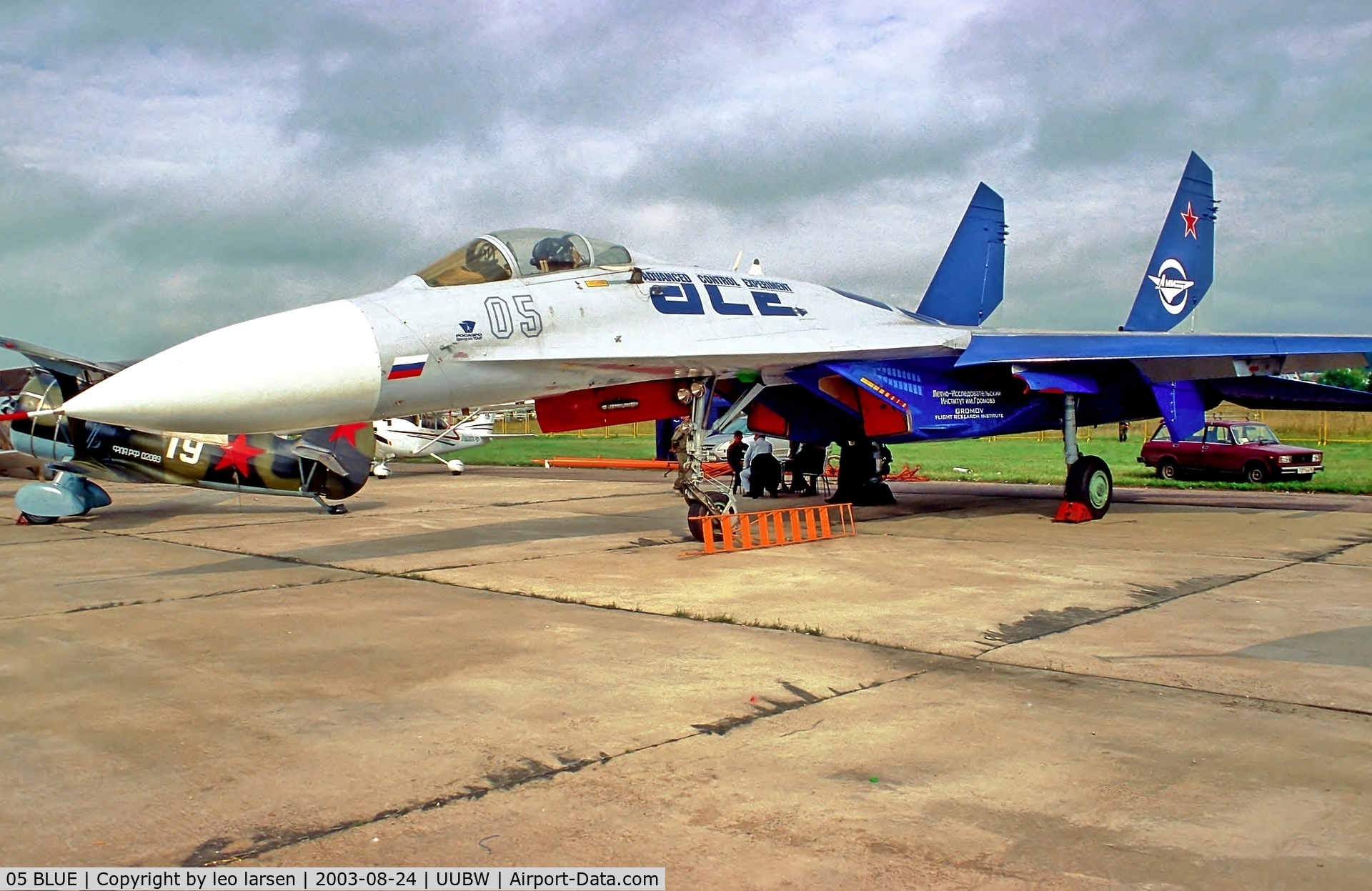 05 BLUE, Sukhoi Su-27LL C/N 36911024205, Zhusovsky Moscow 24.8.03