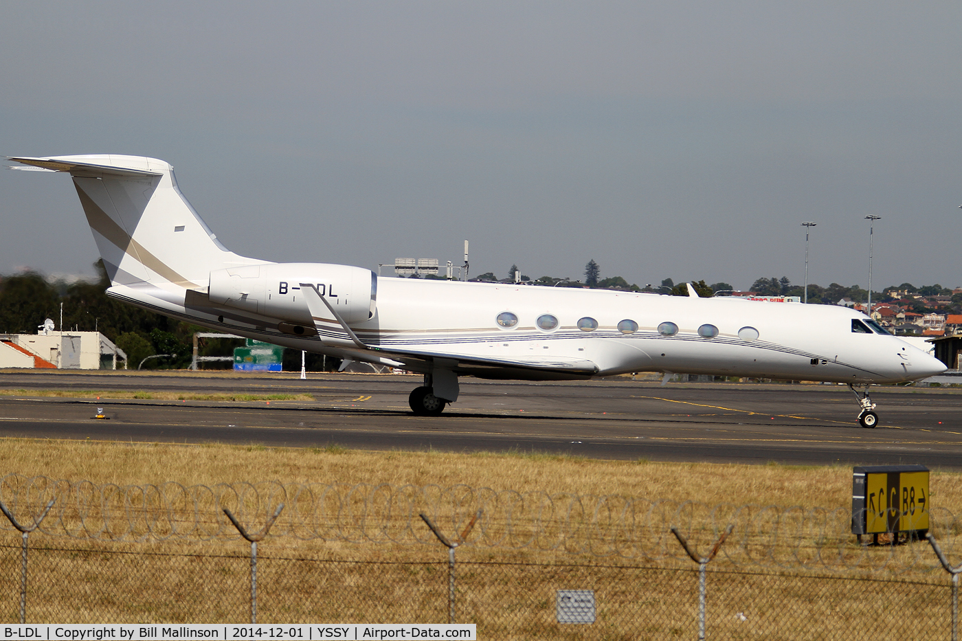 B-LDL, 2011 Gulfstream Aerospace GV-SP (G550) C/N 5335, taxiing from 34R
