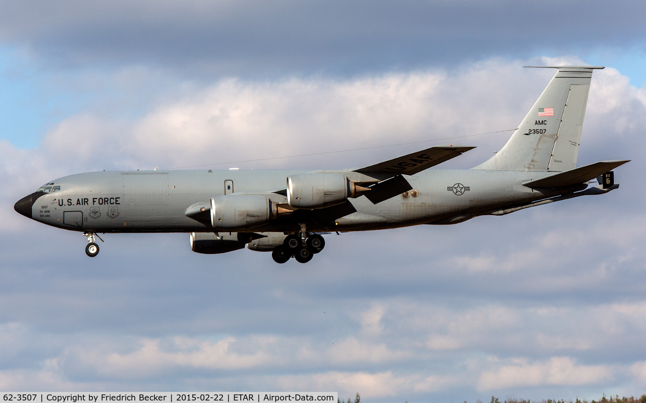 62-3507, 1962 Boeing KC-135R Stratotanker C/N 18490, on final RW26