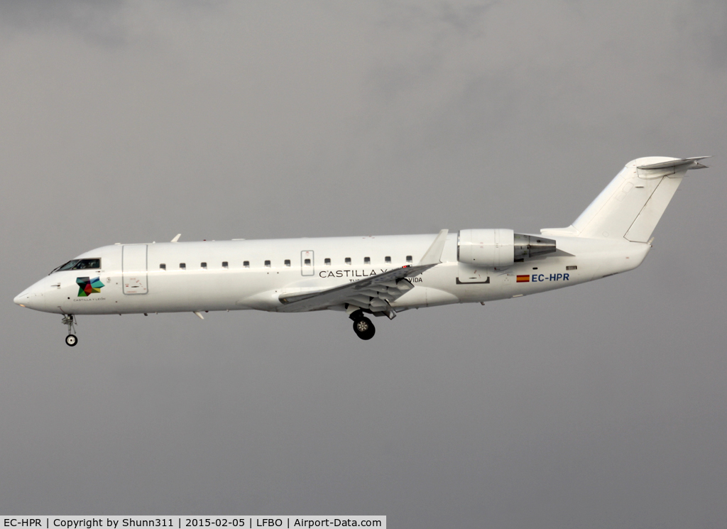 EC-HPR, 2000 Canadair CRJ-200ER (CL-600-2B19) C/N 7430, Landing rwy 32L... Iberia c/s removed
