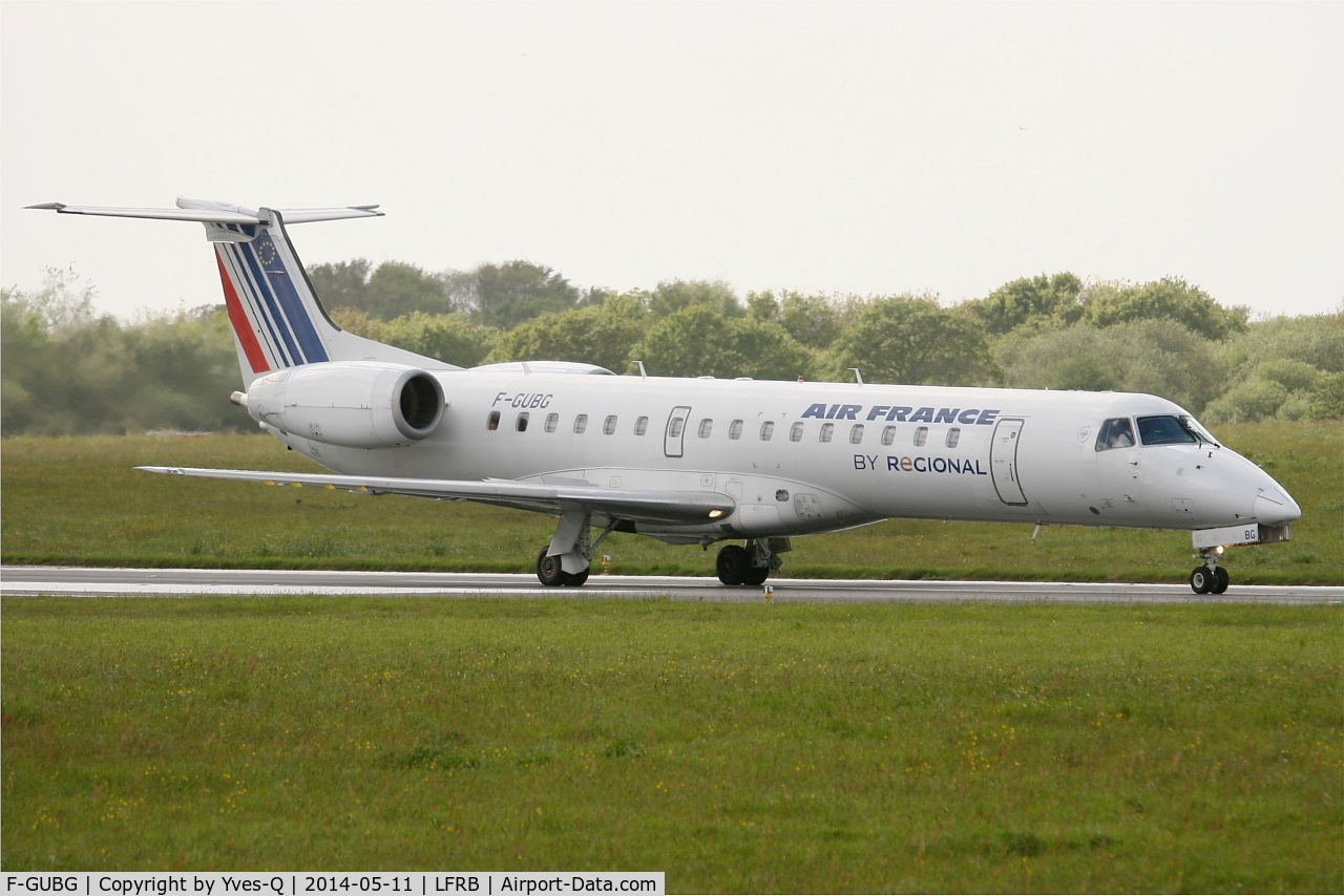 F-GUBG, 2005 Embraer EMB-145MP (ERJ-145MP) C/N 145890, Embraer EMB-145MP , Taxiing to holding point rwy 25L, Brest-Bretagne Airport (LFRB-BES)