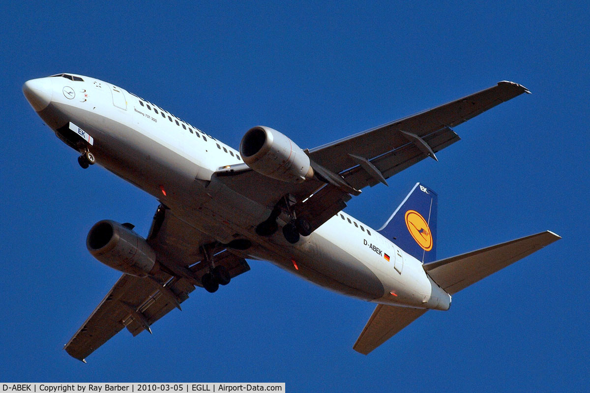 D-ABEK, 1991 Boeing 737-330 C/N 25414, Boeing 737-330 [25414] (Lufthansa) Home~G 05/03/2010. On approach 27R.