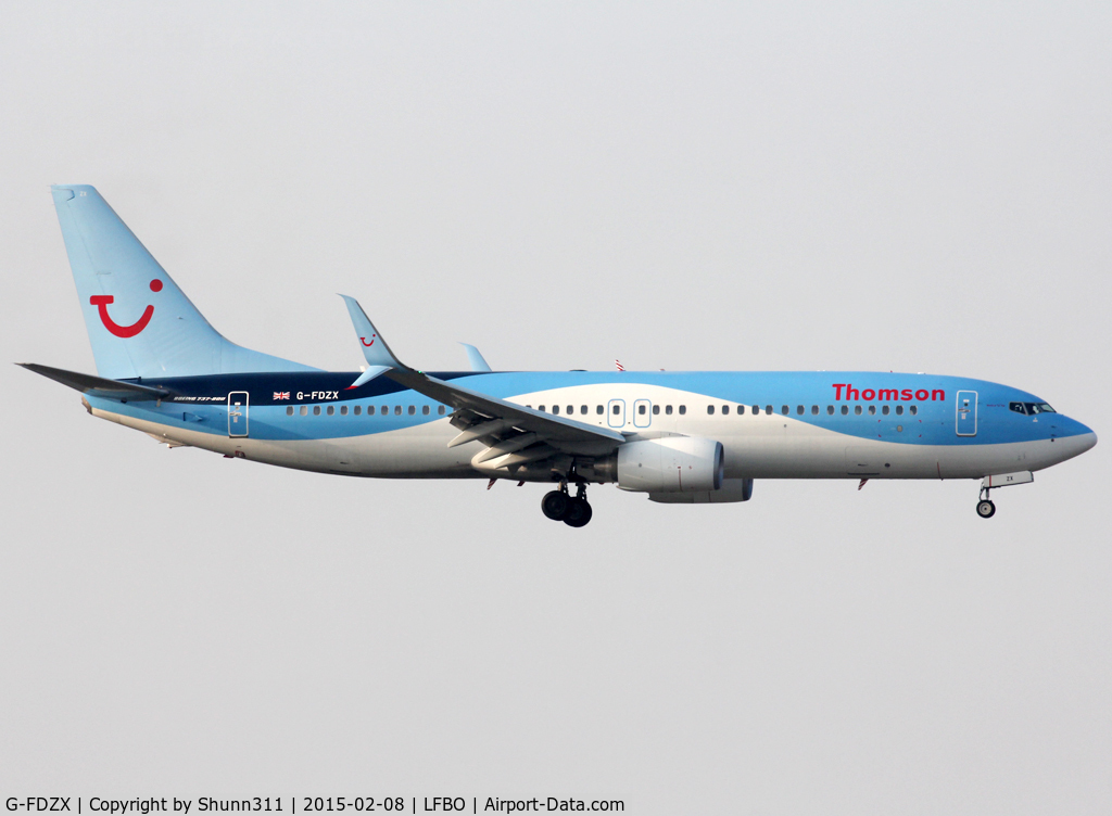 G-FDZX, 2011 Boeing 737-8K5 C/N 37258, Landing rwy 32L in new c/s and with additional scimitar winglet equipment...
