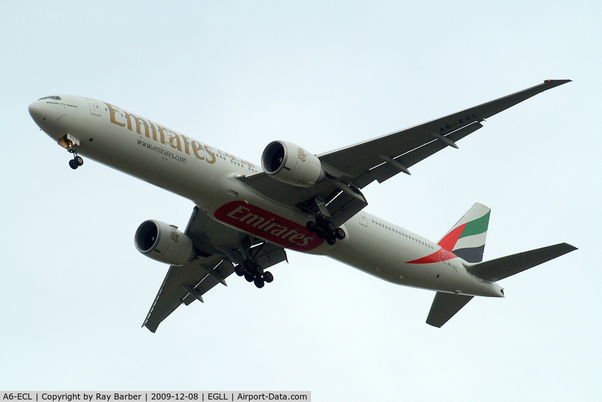 A6-ECL, 2008 Boeing 777-36N/ER C/N 37704, Boeing 777-36NER [37704] (Emirates Airlines) Home~G 08/12/2009. On approach 27R.