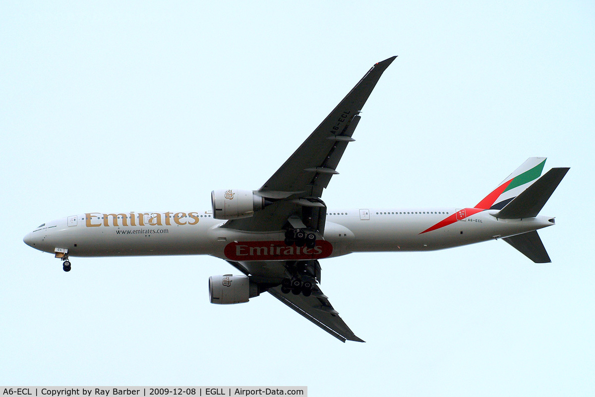 A6-ECL, 2008 Boeing 777-36N/ER C/N 37704, Boeing 777-36NER [37704] (Emirates Airlines) Home~G 08/12/2009. On approach 27R.