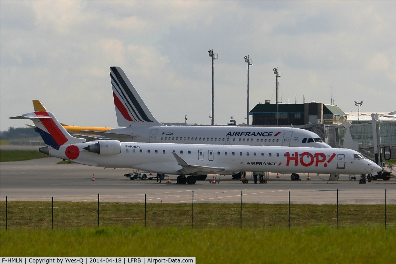 F-HMLN, 2012 Bombardier CRJ-1000EL NG (CL-600-2E25) C/N 19024, Canadair Regional Jet CRJ-1000, Boarding area, Brest-Bretagne airport (LFRB-BES)