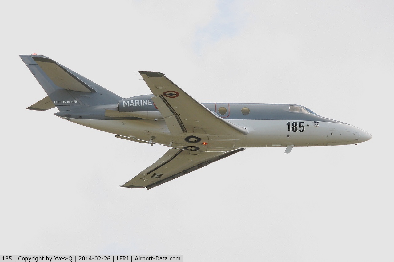 185, Dassault Falcon 10MER C/N 185, Dassault Falcon 10 MER, Take off Rwy 26, Landivisiau Naval Air Base (LFRJ)