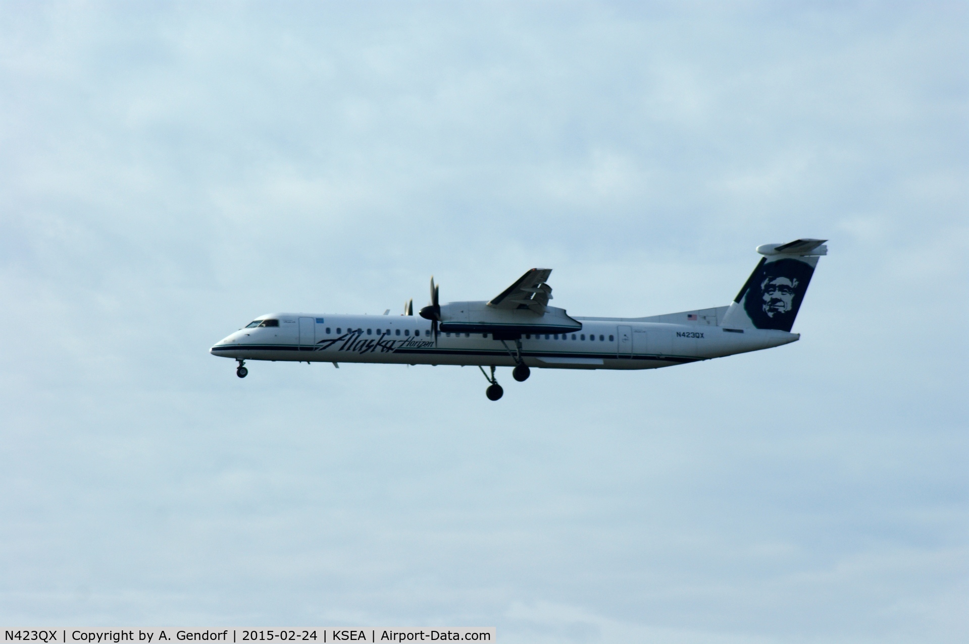 N423QX, 2007 Bombardier DHC-8-402 Dash 8 C/N 4153, Horizon Air, seen here on finals at Seattle-Tacoma Int.(KSEA)