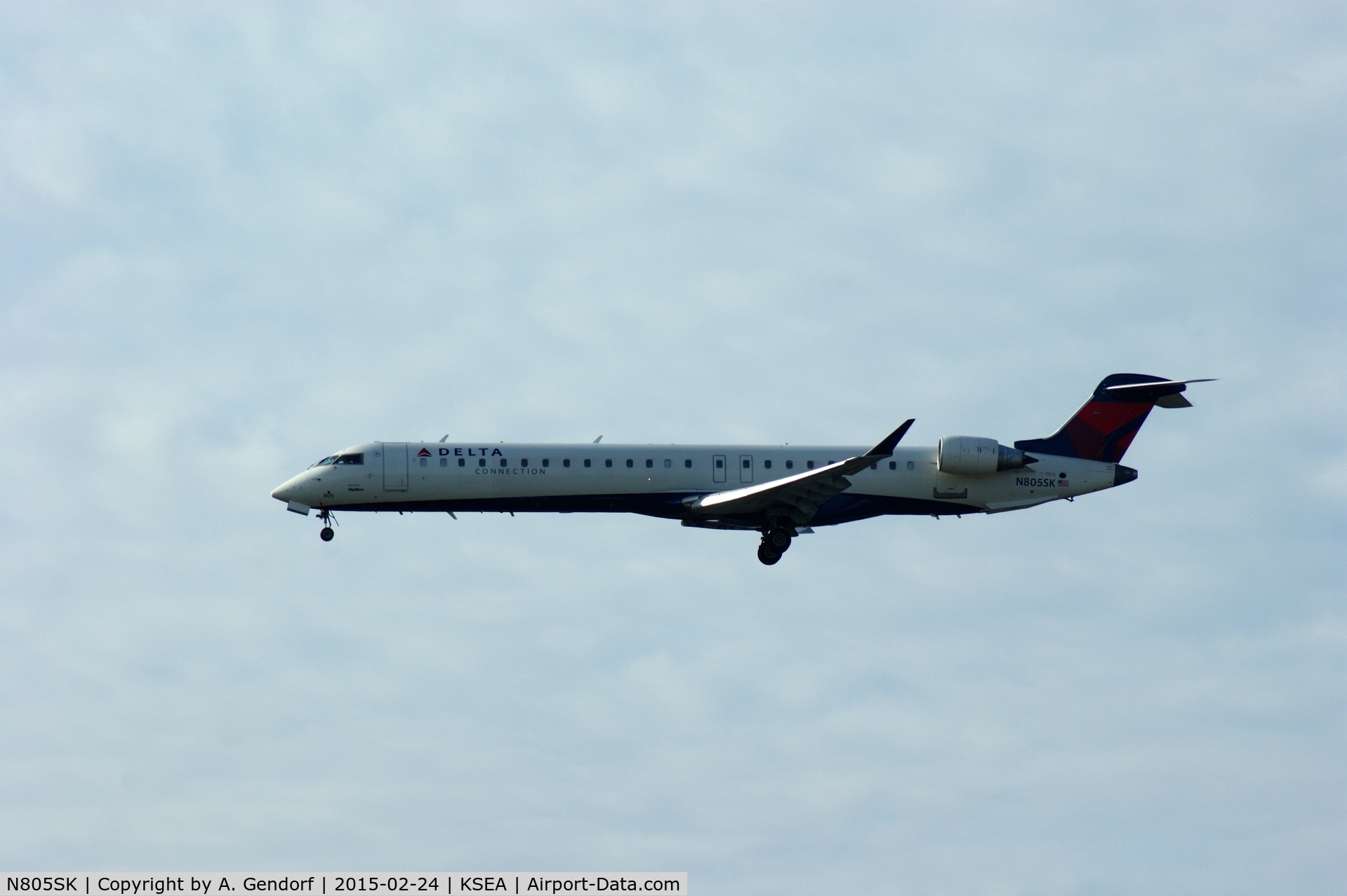 N805SK, 2006 Bombardier CRJ-900ER (CL-600-2D24) C/N 15069, Sky West, Delta Connection cs., is here on short finals RWY16C at Seattle-Tacoma Intl.(KSEA)