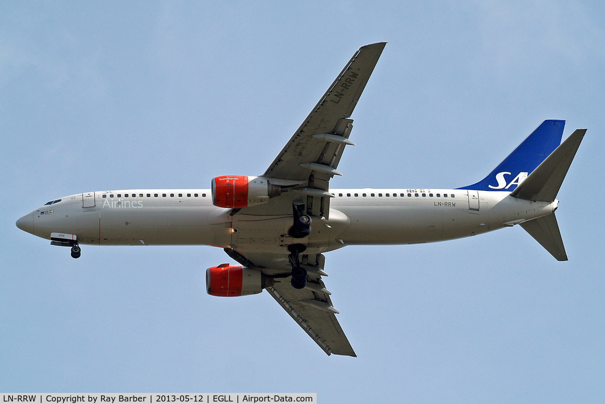 LN-RRW, 2004 Boeing 737-883 C/N 32277, Boeing 737-883 [32277] (SAS ScandInavian Airlines) Home~G 12/05/2013. On approach 27R.