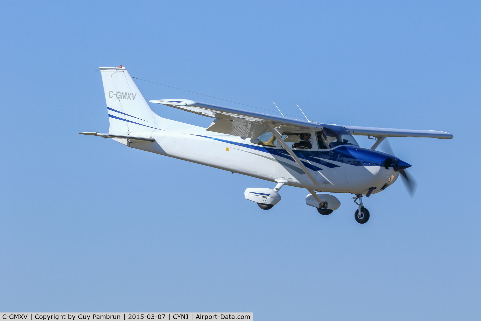 C-GMXV, 1974 Cessna 172M C/N 17263548, Landing