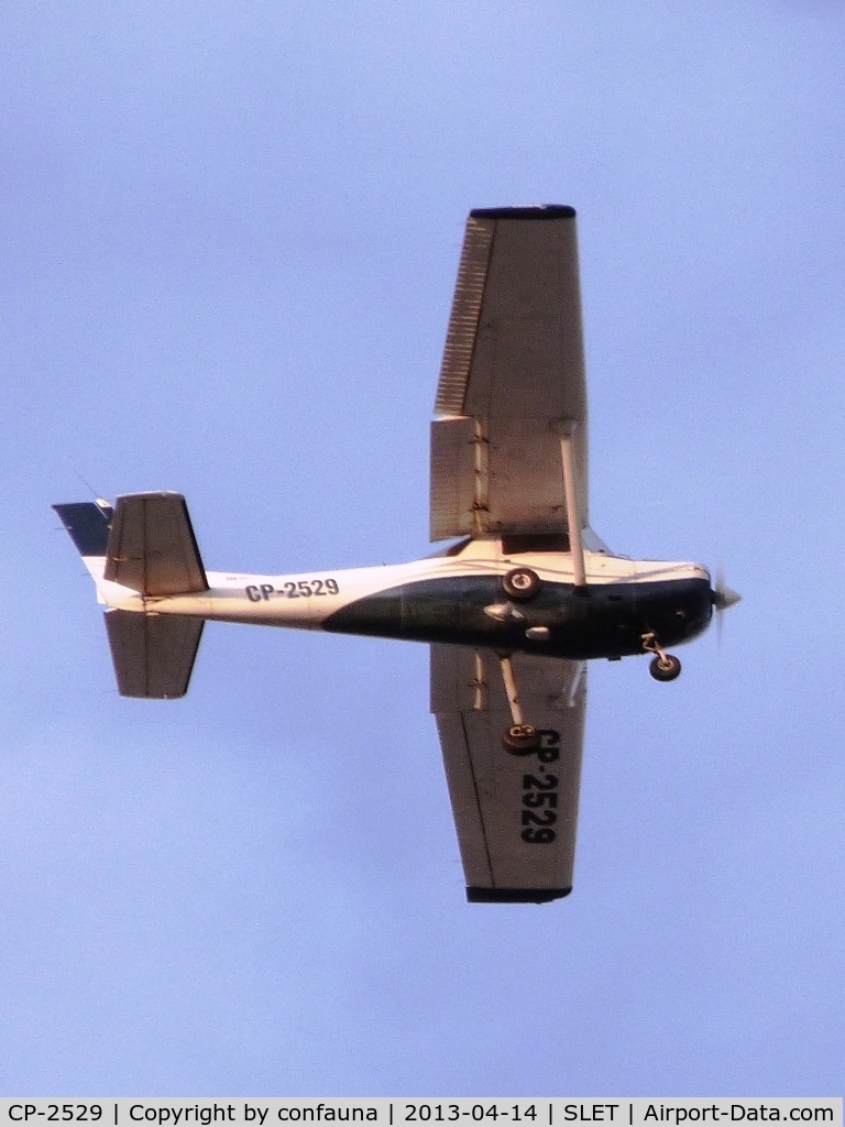 CP-2529, Cessna 150 C/N 15075657, Training plane, with the old paint, over Santa Cruz de la Sierra