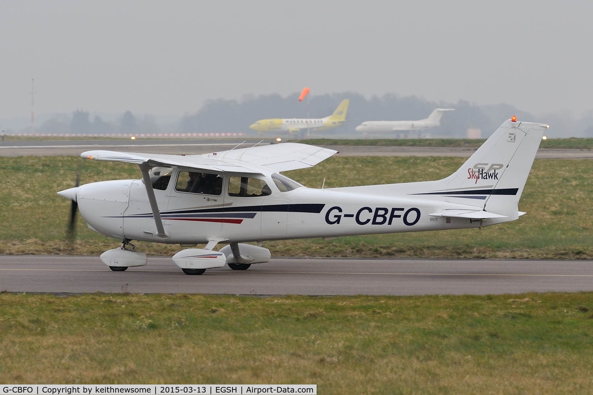 G-CBFO, 2001 Cessna 172S Skyhawk SP C/N 172S8929, Late leaving !