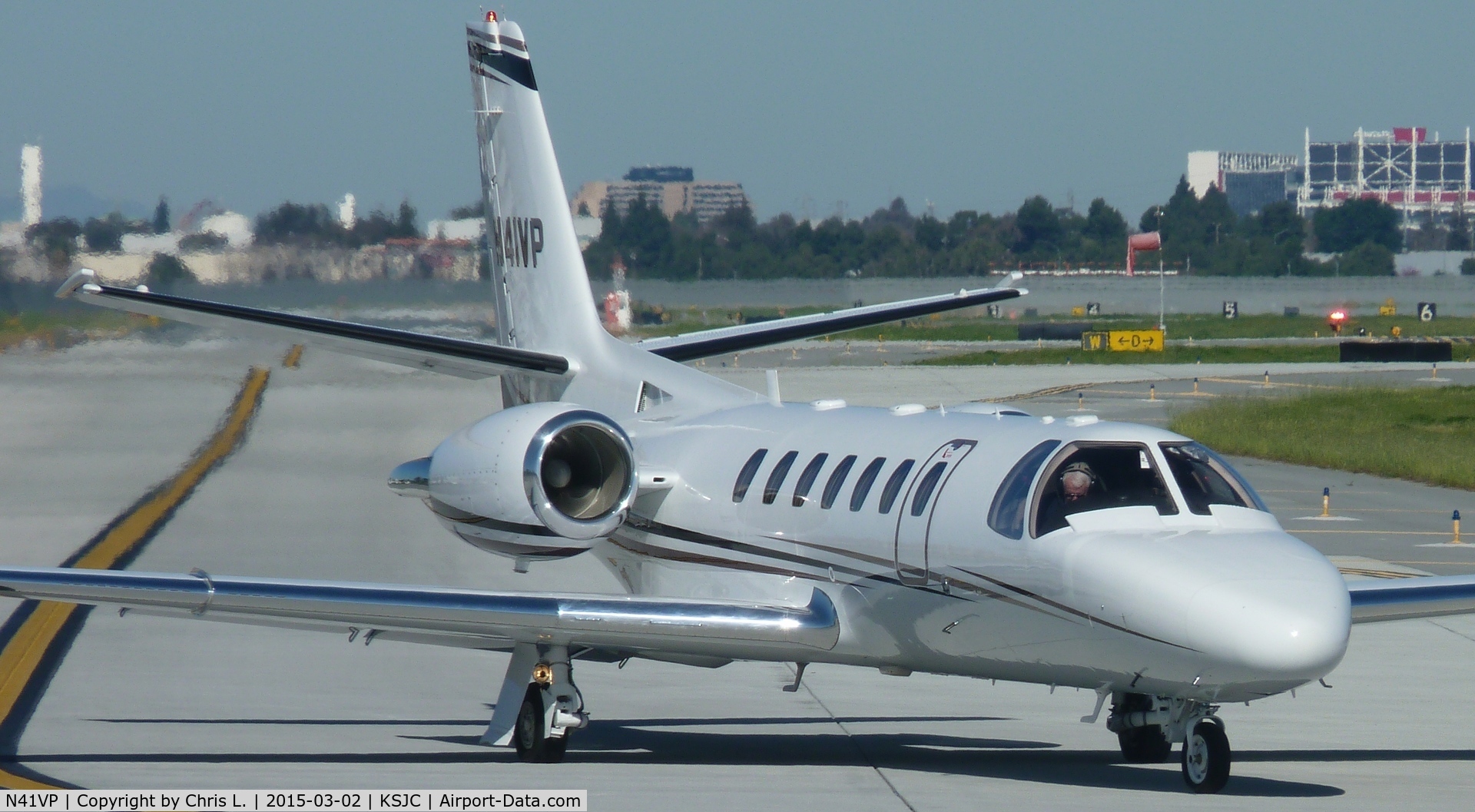 N41VP, 2002 Cessna 560 Citation Encore C/N 560-0626, A Cessna Citation 560, based out of Hayward, gets ready for departure on runway 30L at San Jose.