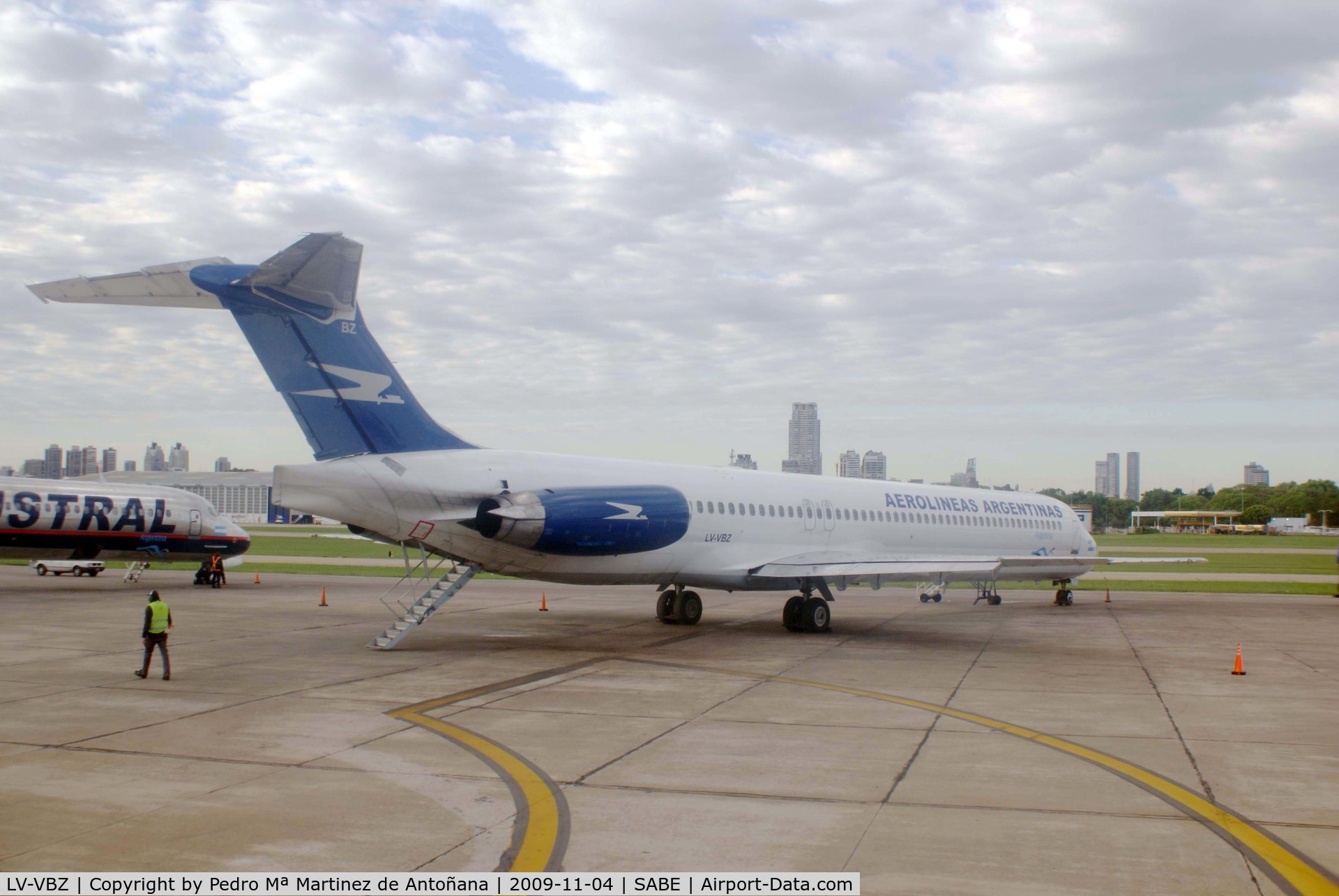 LV-VBZ, 1992 McDonnell Douglas MD-88 C/N 53049, aeroparque Buenos Aires - Argentimna