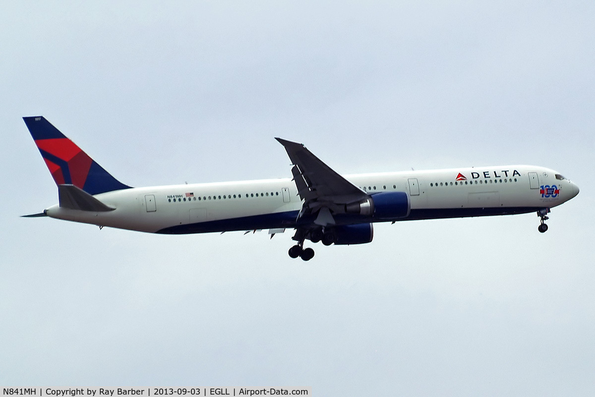 N841MH, 2001 Boeing 767-432/ER C/N 29714, Boeing 767-432ER [29714] (Delta Air Lines) Home~G 03/09/2013. On approach 27L.