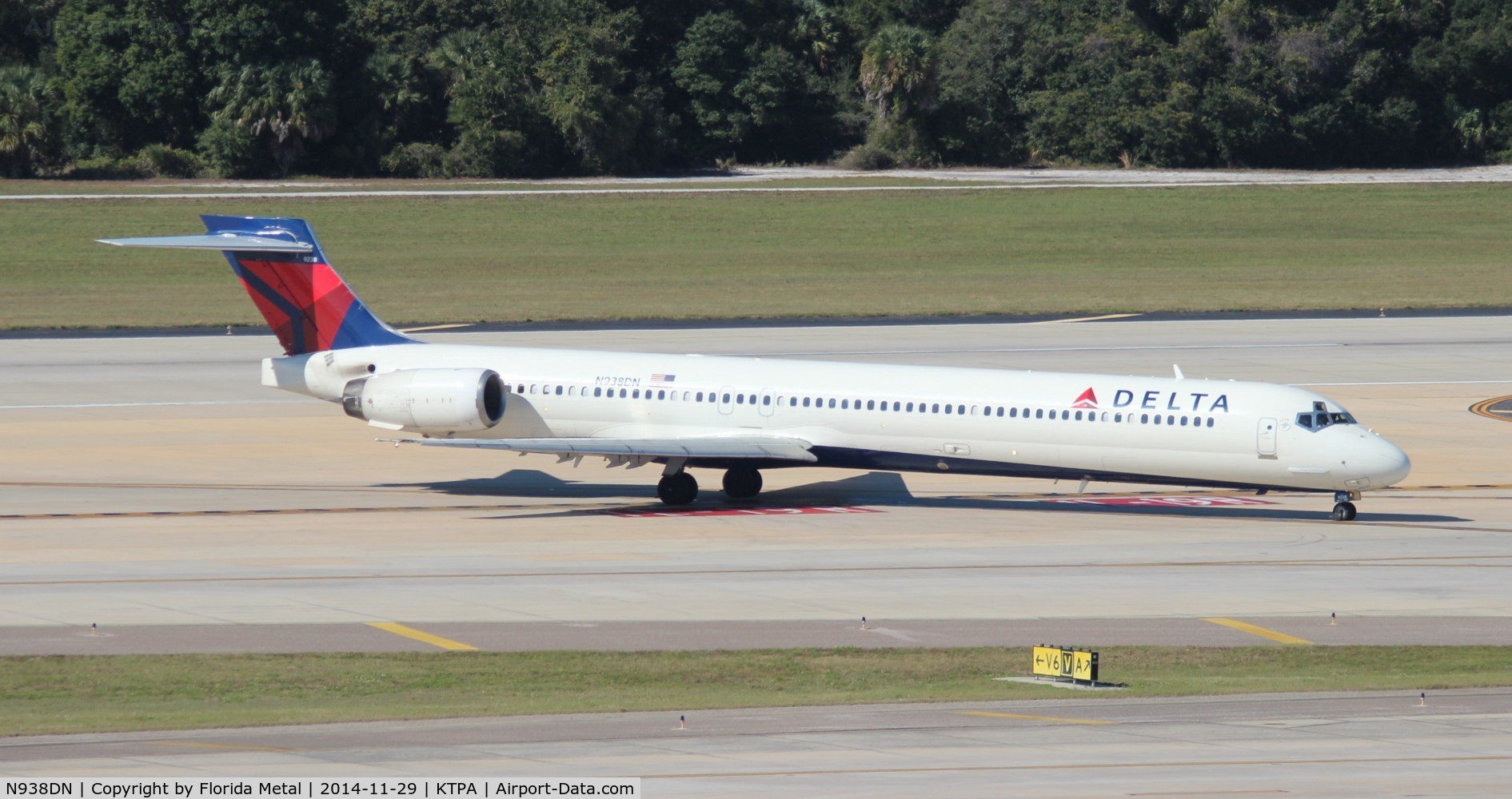 N938DN, 1995 McDonnell Douglas MD-90-30 C/N 53353, Delta