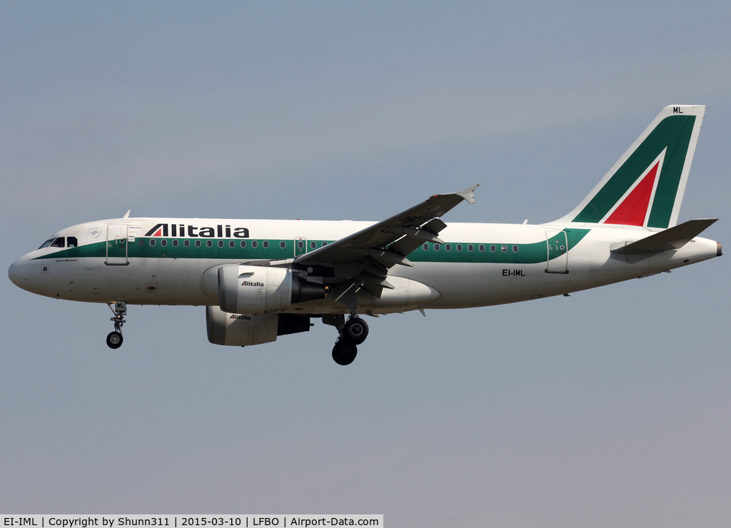 EI-IML, 2004 Airbus A319-112 C/N 2127, Landing rwy 32L