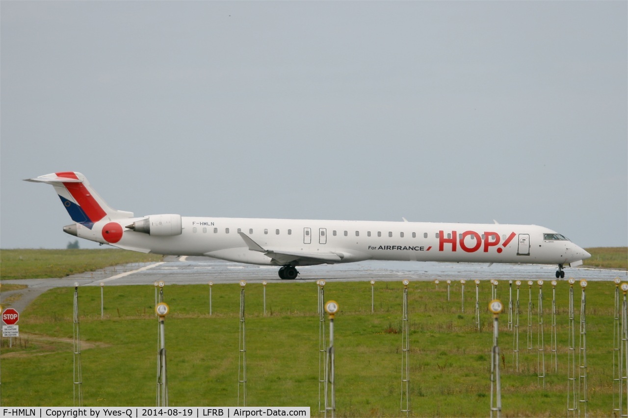 F-HMLN, 2012 Bombardier CRJ-1000EL NG (CL-600-2E25) C/N 19024, Canadair Regional Jet CRJ-1000, Linning up prior take off rwy 25L, Brest-Bretagne Airport (LFRB-BES)