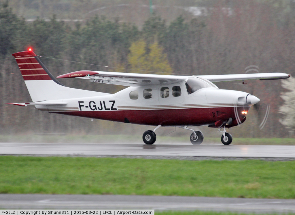 F-GJLZ, Cessna P210N Pressurised Centurion C/N P21000423, Taking off...
