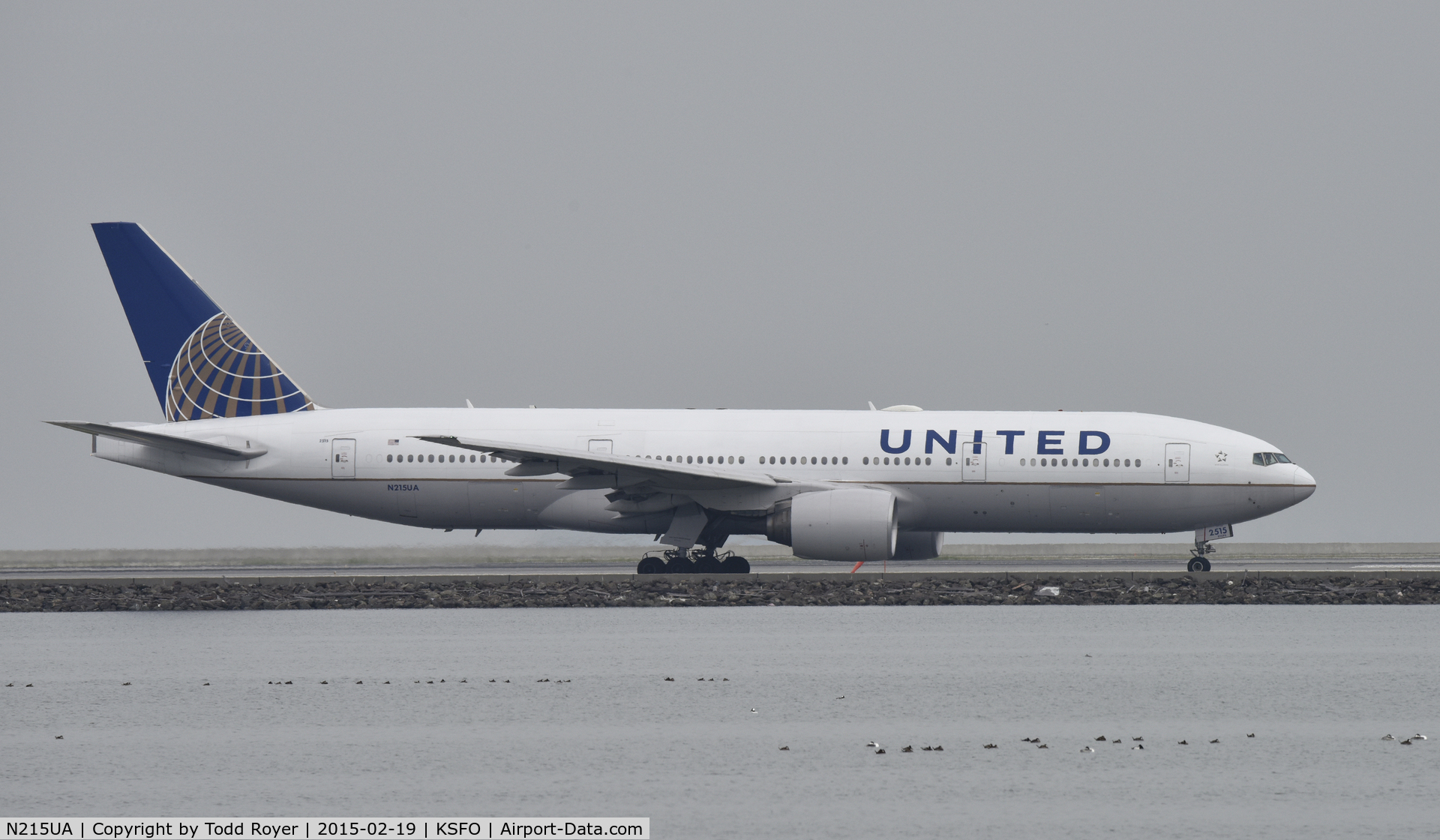 N215UA, 2000 Boeing 777-222 C/N 30221, Taxiing for departure at SFO