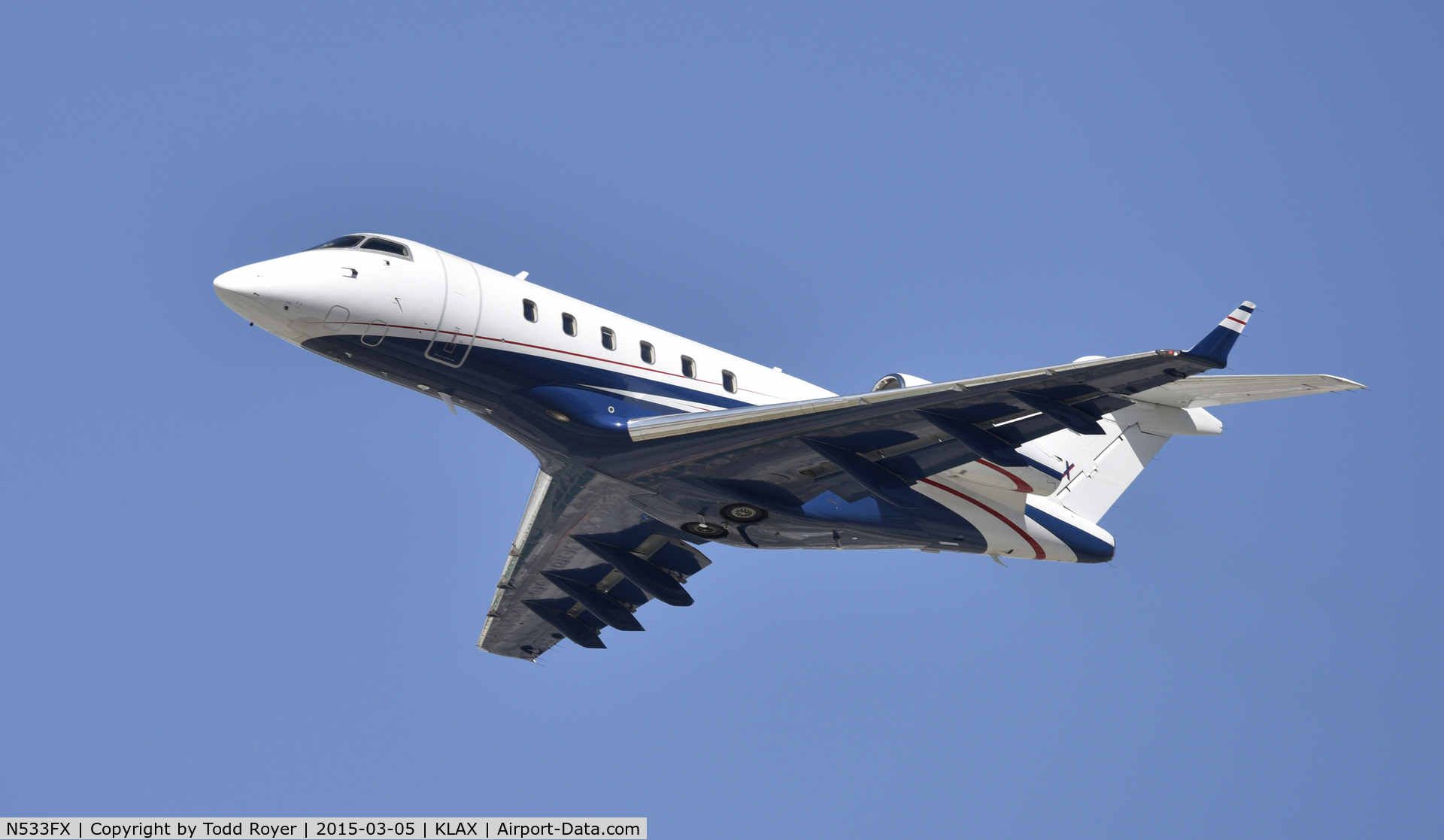 N533FX, 2007 Bombardier Challenger 300 (BD-100-1A10) C/N 20160, Departing LAX on 25R