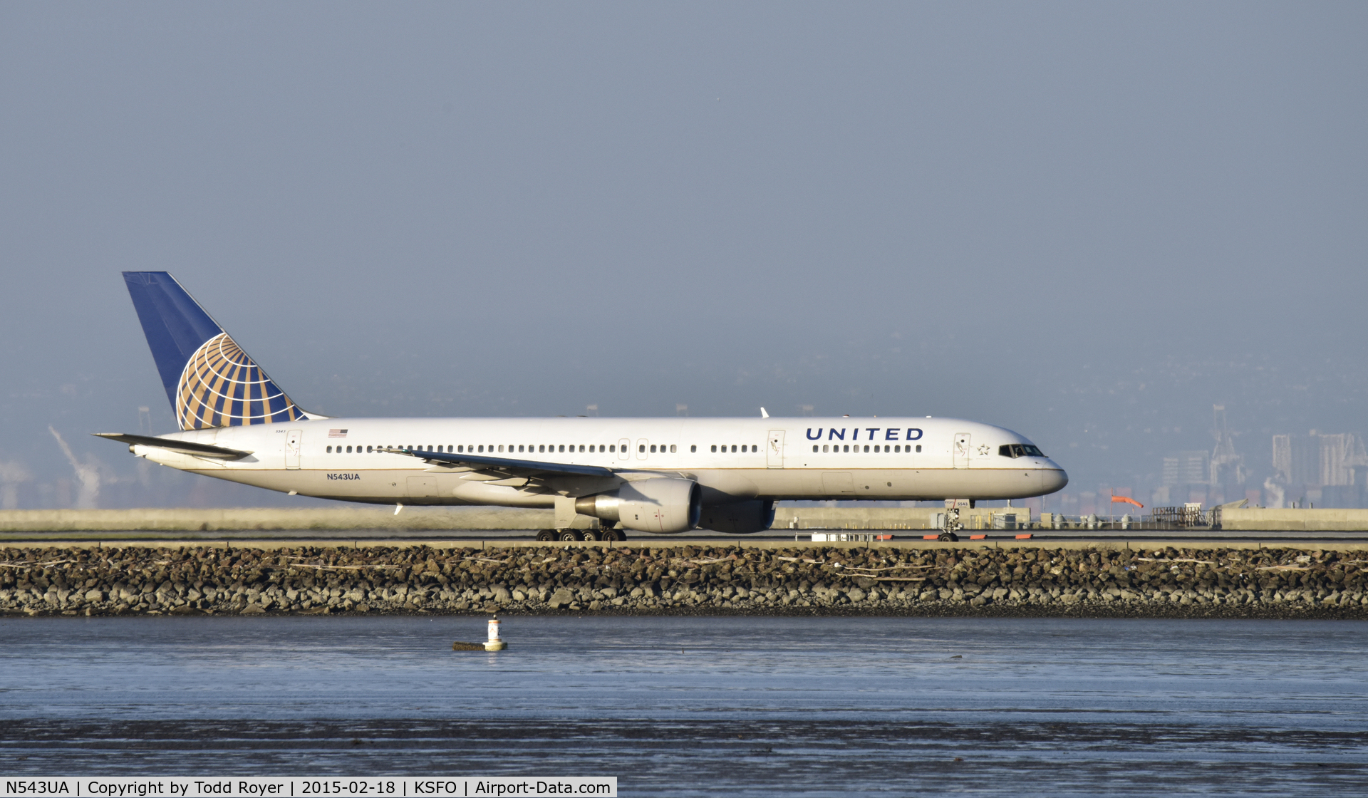 N543UA, 1991 Boeing 757-222 C/N 25698, Taxiing for departure at SFO