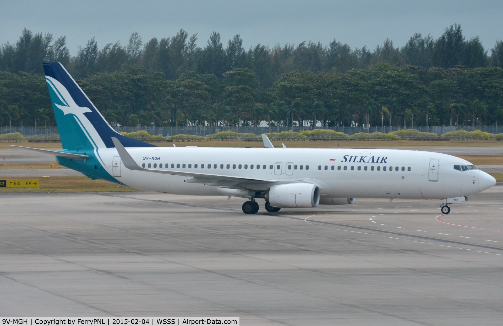 9V-MGH, 2014 Boeing 737-8SA C/N 44224, SilkAir B738 taxying to its gate.