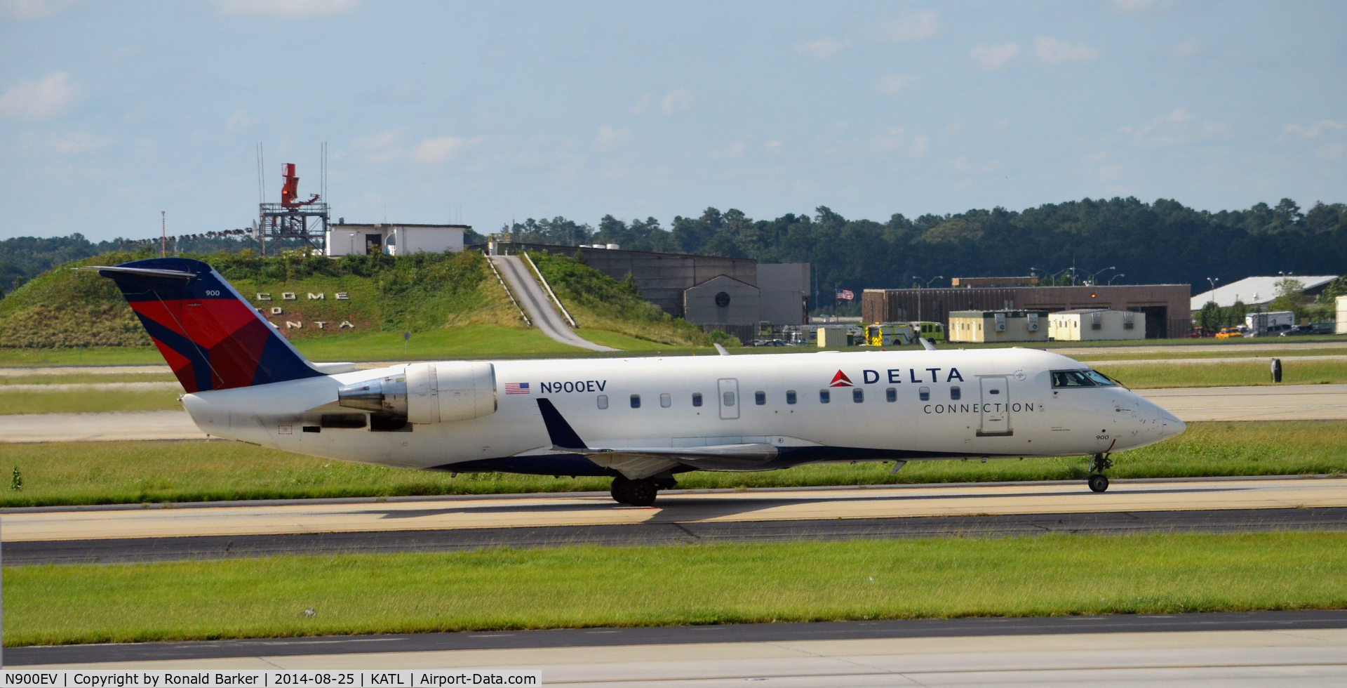 N900EV, 2002 Bombardier CRJ-200ER (CL-600-2B19) C/N 7608, Taxi Atlanta